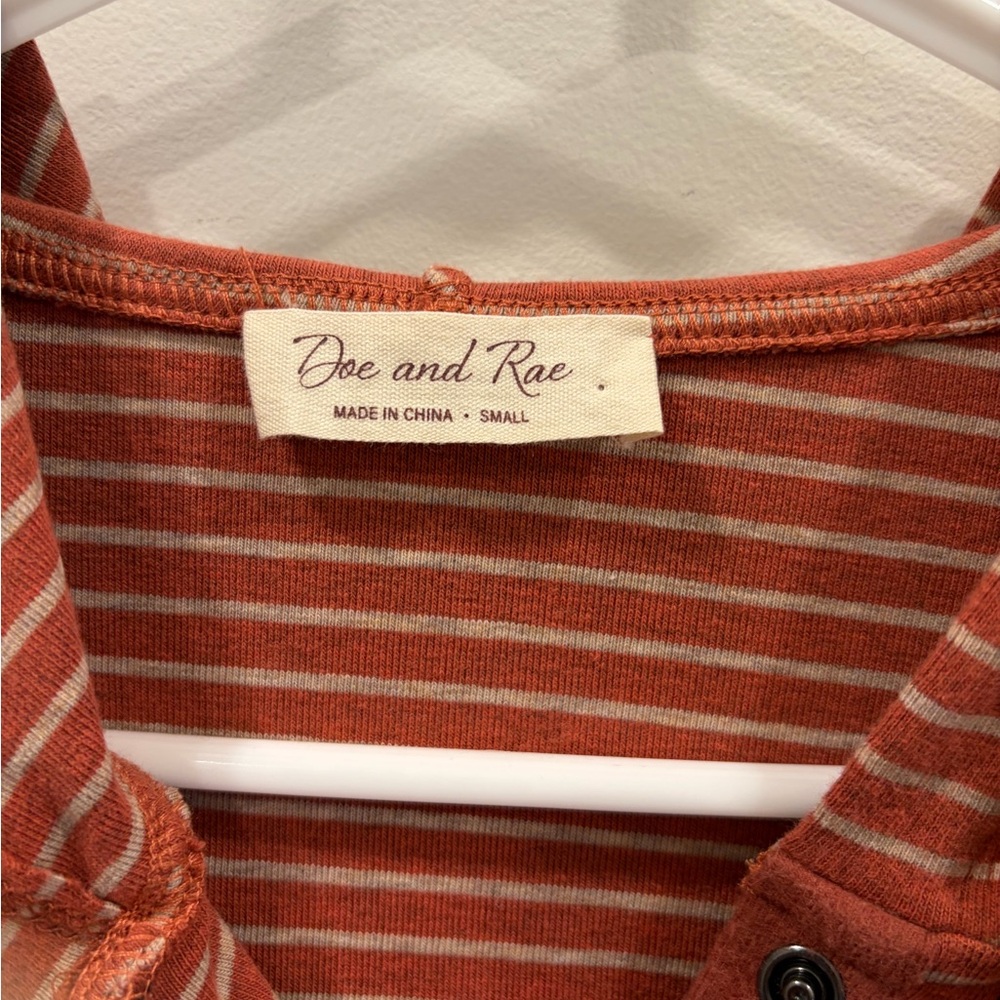 Doe‎ & Rae Rust-Striped Hooded Henley - Picture 2 of 6